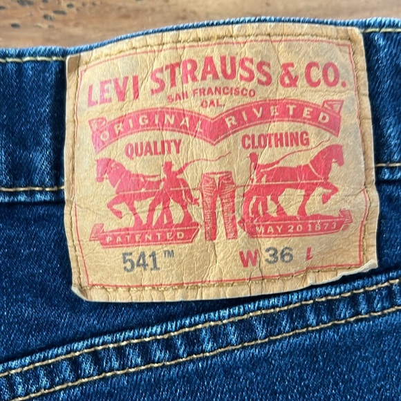 Levis Men’s Jorts size 36 dark blue color - Picture 4 of 11